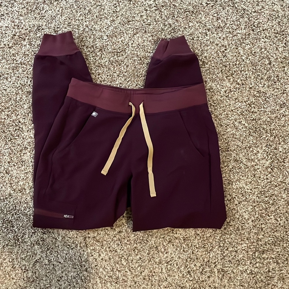 FIGS Zamora joggers petite